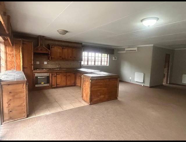 6 BEDROOM APARTMENT FOR SALE IN STANDERTON CENTRAL